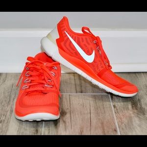 Nike women’s gym shoes